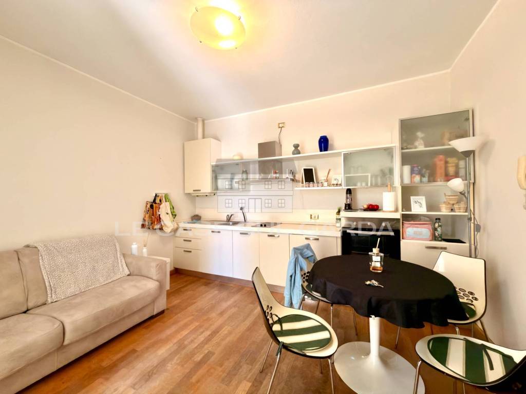 appartamento in vendita a Desenzano del Garda in zona Campeggio sul Vò