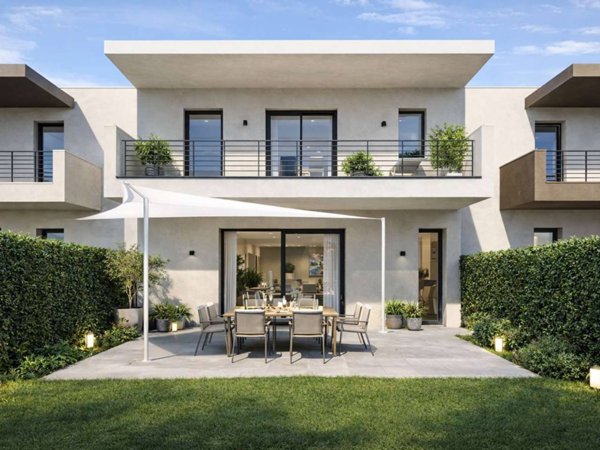 casa indipendente in vendita a Desenzano del Garda in zona Rivoltella
