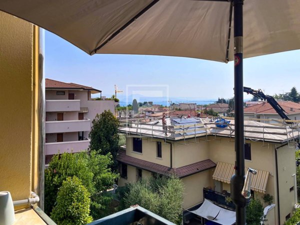 appartamento in vendita a Desenzano del Garda in zona Campeggio sul Vò