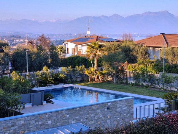 appartamento in vendita a Desenzano del Garda in zona Campeggio sul Vò