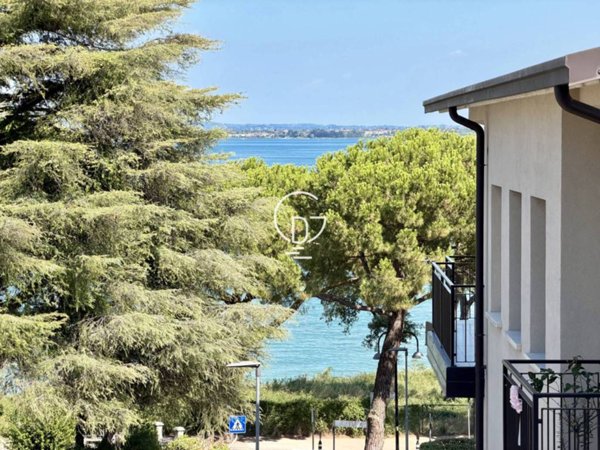 casa indipendente in vendita a Desenzano del Garda in zona Campeggio sul Vò
