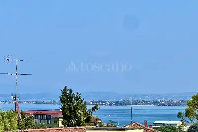 appartamento in vendita a Desenzano del Garda in zona Campeggio sul Vò
