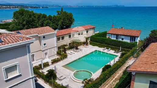 appartamento in vendita a Desenzano del Garda in zona Campeggio sul Vò