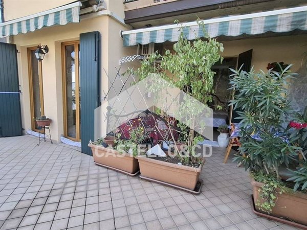 appartamento in vendita a Desenzano del Garda in zona Campeggio sul Vò