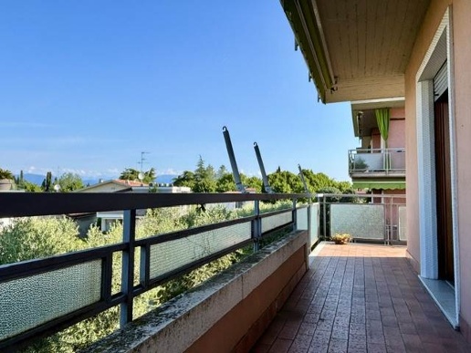 appartamento in vendita a Desenzano del Garda in zona Rivoltella
