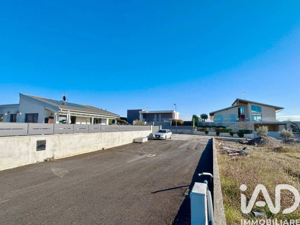 casa indipendente in vendita a Desenzano del Garda in zona San Pietro
