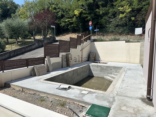 casa indipendente in vendita a Desenzano del Garda in zona Campeggio sul Vò