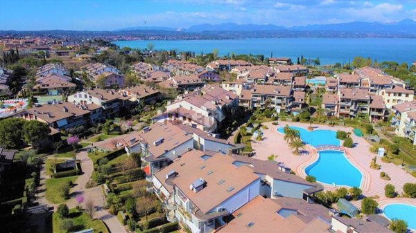 appartamento in vendita a Desenzano del Garda in zona Rivoltella