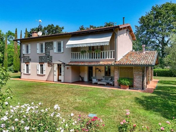 casa indipendente in vendita a Desenzano del Garda