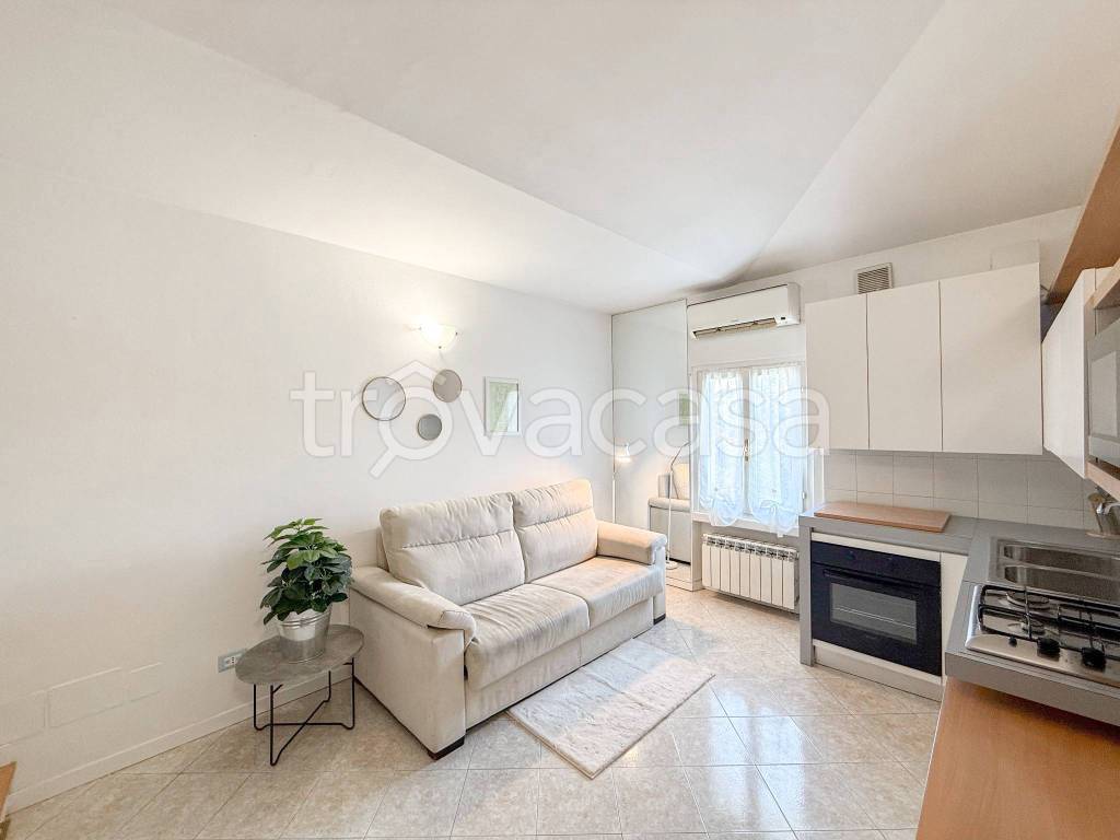 appartamento in vendita a Desenzano del Garda in zona Campeggio sul Vò