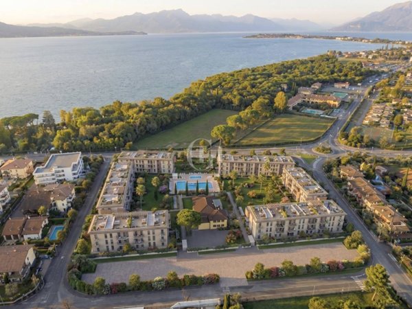 appartamento in vendita a Desenzano del Garda in zona Rivoltella