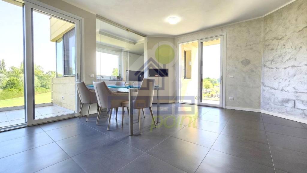appartamento in vendita a Desenzano del Garda in zona Rivoltella