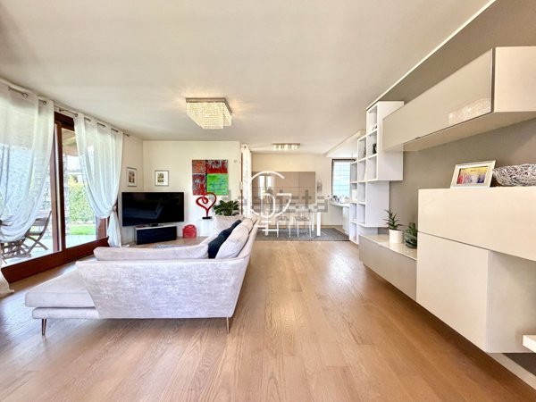 casa indipendente in vendita a Desenzano del Garda in zona Rivoltella