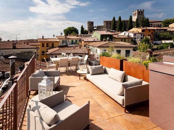 appartamento in vendita a Desenzano del Garda in zona Campeggio sul Vò