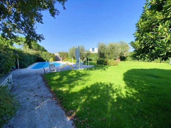 casa indipendente in vendita a Desenzano del Garda in zona Campeggio sul Vò