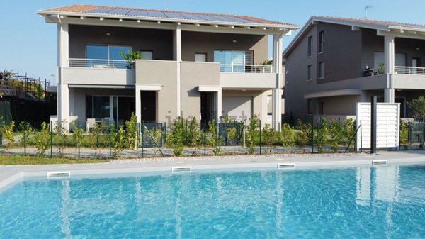 appartamento in vendita a Desenzano del Garda in zona Rivoltella