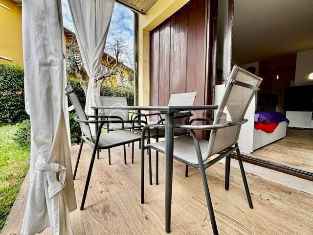 appartamento in vendita a Desenzano del Garda in zona Rivoltella