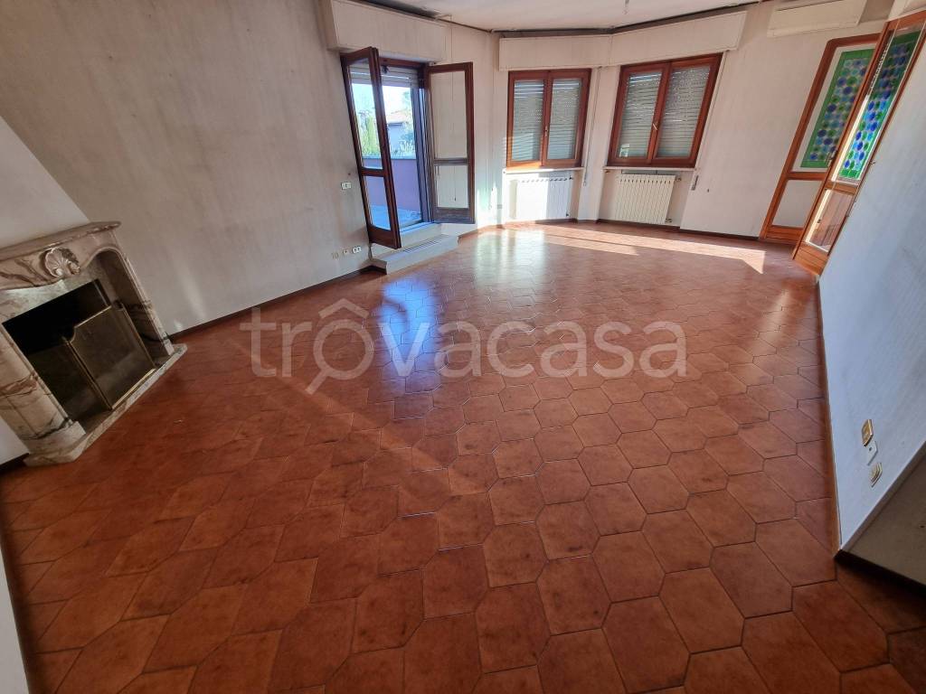 appartamento in vendita a Desenzano del Garda in zona Campeggio sul Vò