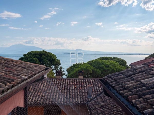 appartamento in vendita a Desenzano del Garda in zona Campeggio sul Vò