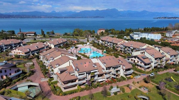appartamento in vendita a Desenzano del Garda in zona Rivoltella