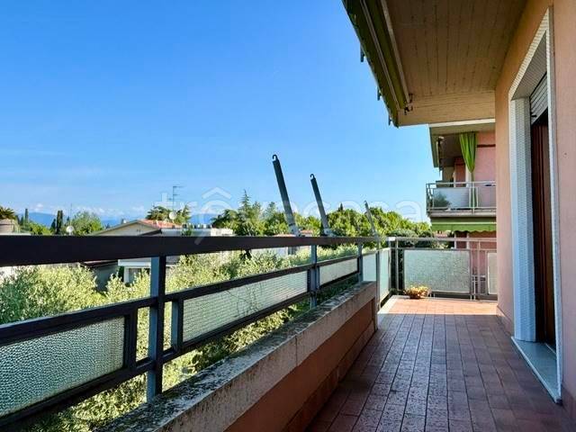 appartamento in vendita a Desenzano del Garda in zona Rivoltella
