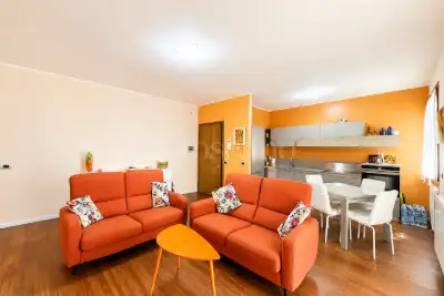 casa indipendente in vendita a Desenzano del Garda in zona Campeggio sul Vò