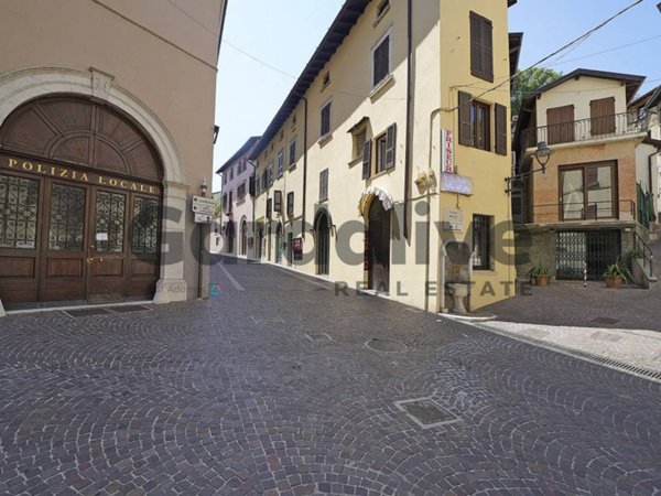 appartamento in vendita a Desenzano del Garda in zona Campeggio sul Vò
