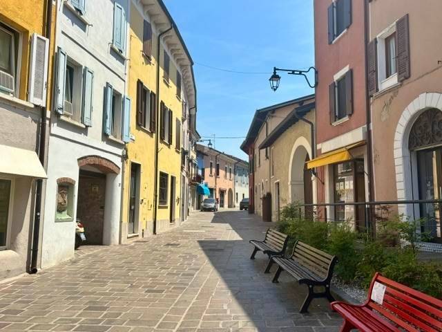 casa indipendente in vendita a Desenzano del Garda in zona Rivoltella