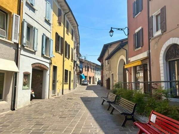 casa indipendente in vendita a Desenzano del Garda in zona Rivoltella