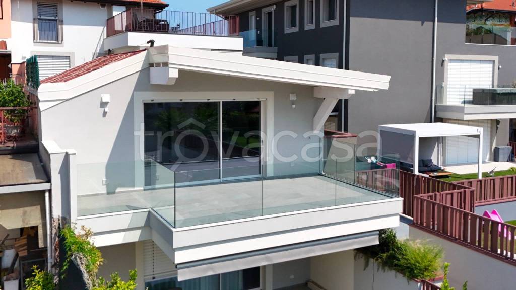 appartamento in vendita a Desenzano del Garda in zona Rivoltella