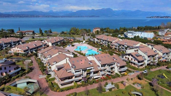 appartamento in vendita a Desenzano del Garda in zona Rivoltella