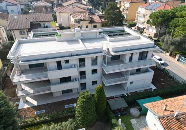 appartamento in vendita a Desenzano del Garda in zona Campeggio sul Vò