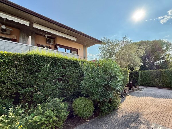 appartamento in vendita a Desenzano del Garda in zona Rivoltella