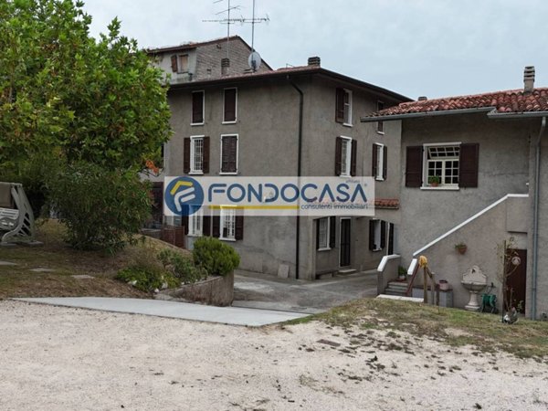 casa indipendente in vendita a Desenzano del Garda in zona San Pietro