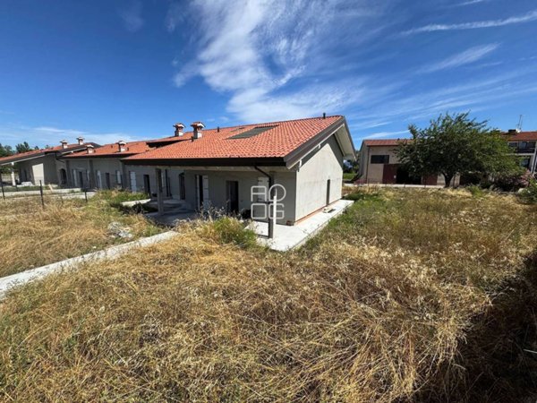 casa indipendente in vendita a Desenzano del Garda in zona Rivoltella