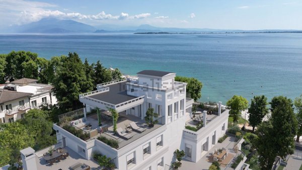 appartamento in vendita a Desenzano del Garda in zona Campeggio sul Vò