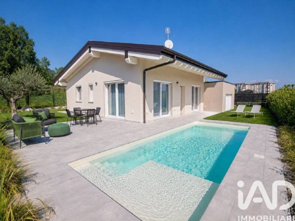 casa indipendente in vendita a Desenzano del Garda