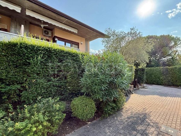 appartamento in vendita a Desenzano del Garda in zona Rivoltella