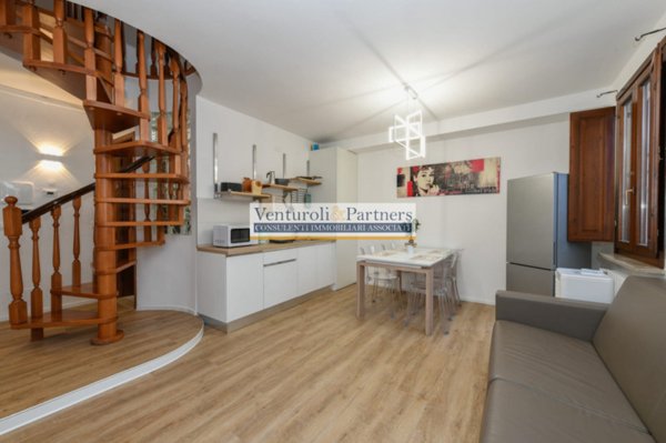appartamento in vendita a Desenzano del Garda in zona Campeggio sul Vò