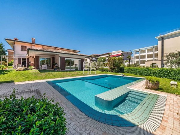 casa indipendente in vendita a Desenzano del Garda in zona Campeggio sul Vò
