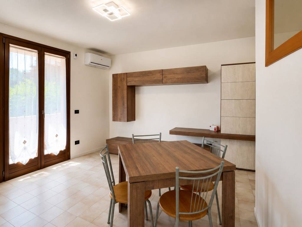 appartamento in vendita a Desenzano del Garda in zona Rivoltella
