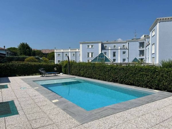 casa indipendente in vendita a Desenzano del Garda in zona Rivoltella