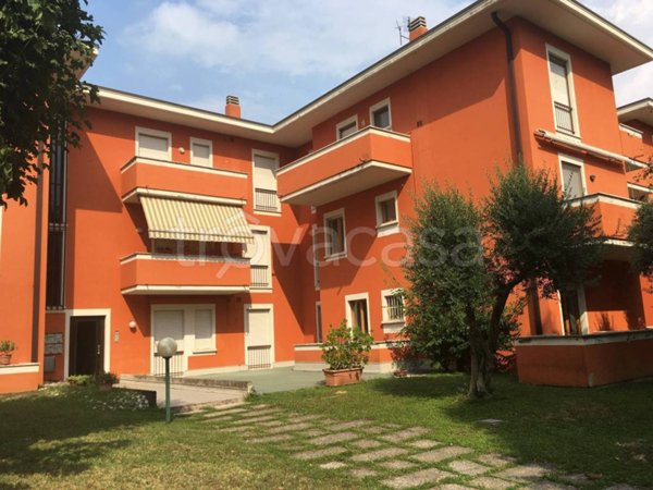 appartamento in vendita a Desenzano del Garda in zona Campeggio sul Vò