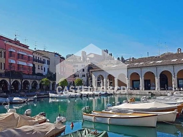 appartamento in vendita a Desenzano del Garda in zona Campeggio sul Vò