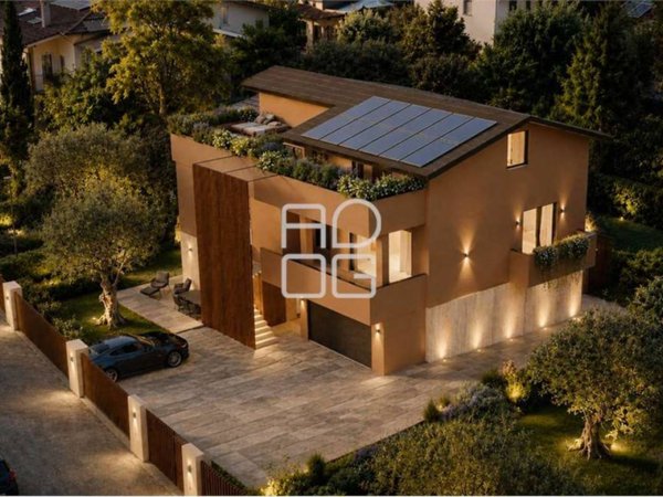 casa indipendente a Desenzano del Garda in zona San Martino della Battaglia