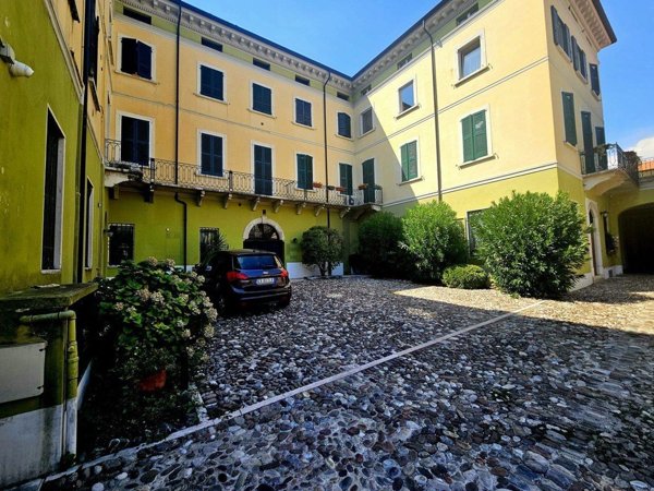 appartamento in vendita a Desenzano del Garda in zona Campeggio sul Vò