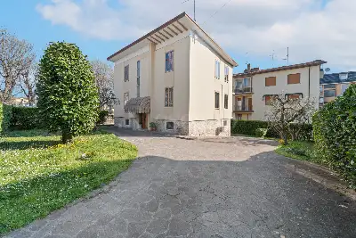 casa indipendente in vendita a Desenzano del Garda