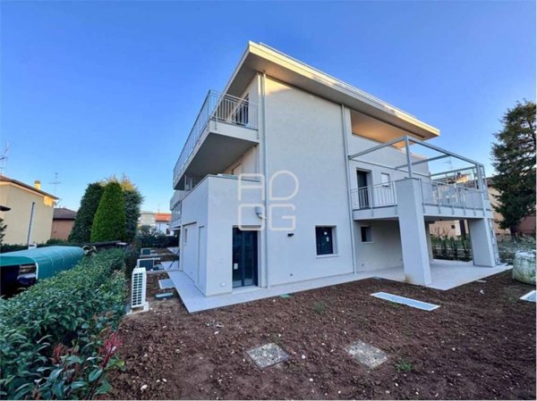 appartamento in vendita a Desenzano del Garda in zona Campeggio sul Vò