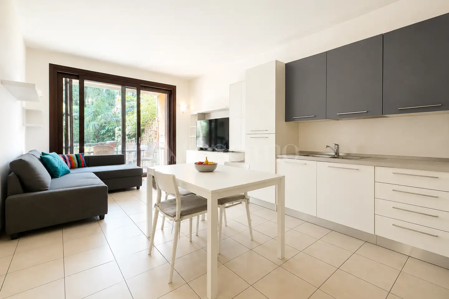 appartamento in vendita a Desenzano del Garda in zona Rivoltella