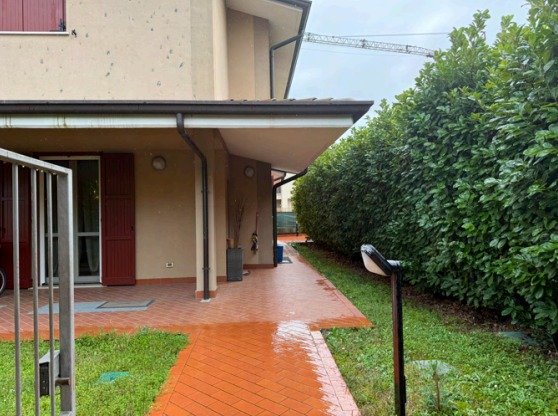 casa indipendente a Desenzano del Garda in zona San Martino della Battaglia